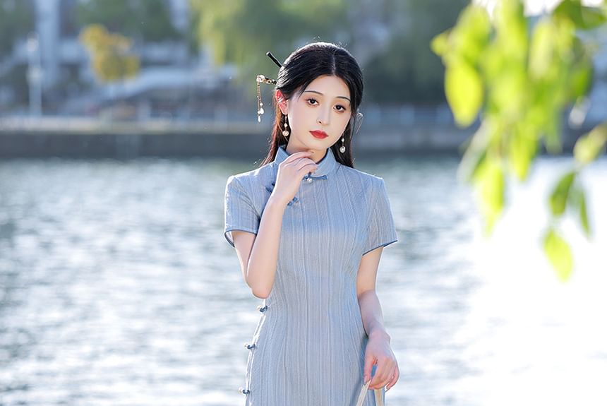 Short-Sleeve Stand Collar Striped Frog Buttoned Slit Midi Sheath Qipao