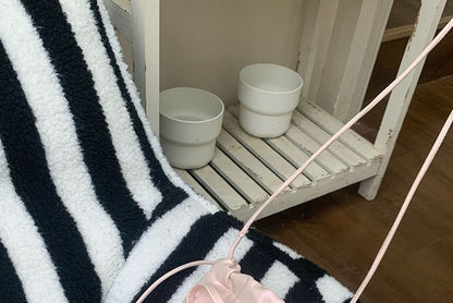 Sac à bandoulière avec cordon de serrage et nœud