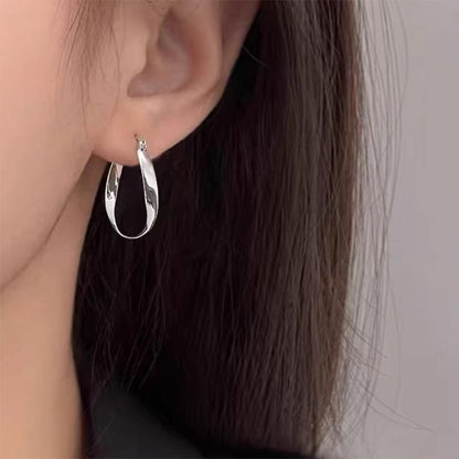 Creolen aus gedrehter Legierung