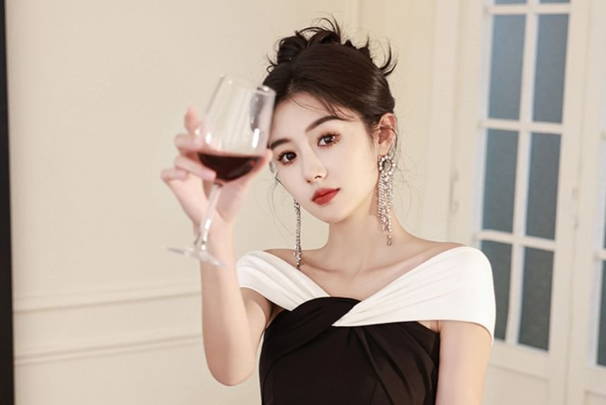 Off-Shoulder Tone Evening Two Gown Trumpet