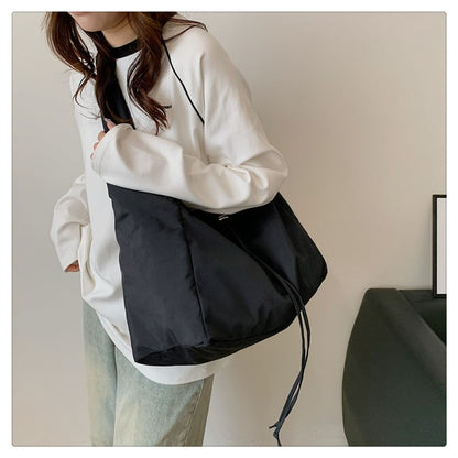 Sac bandoulière uni avec cordon de serrage