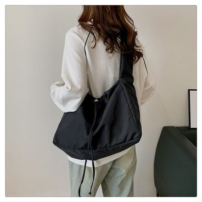 Sac bandoulière uni avec cordon de serrage