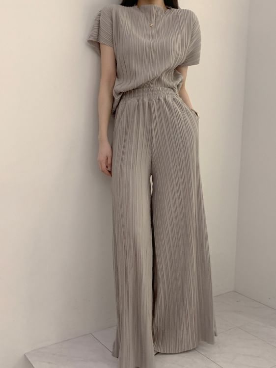 Set: Short-Sleeve Mock Neck Plain Pleated Top + Elastic Waist Wide Leg Pants