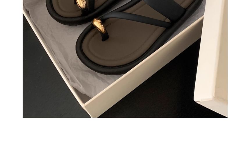 Plain Loop Toe Sandals