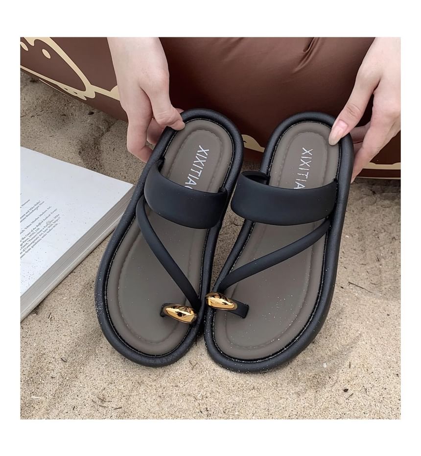 Plain Loop Toe Sandals