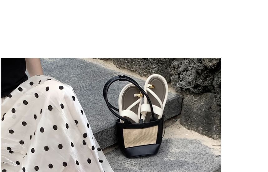 Plain Loop Toe Sandals