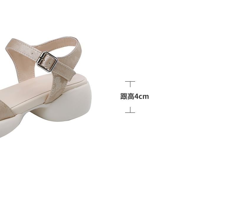 Platform Frog Closure Sandals