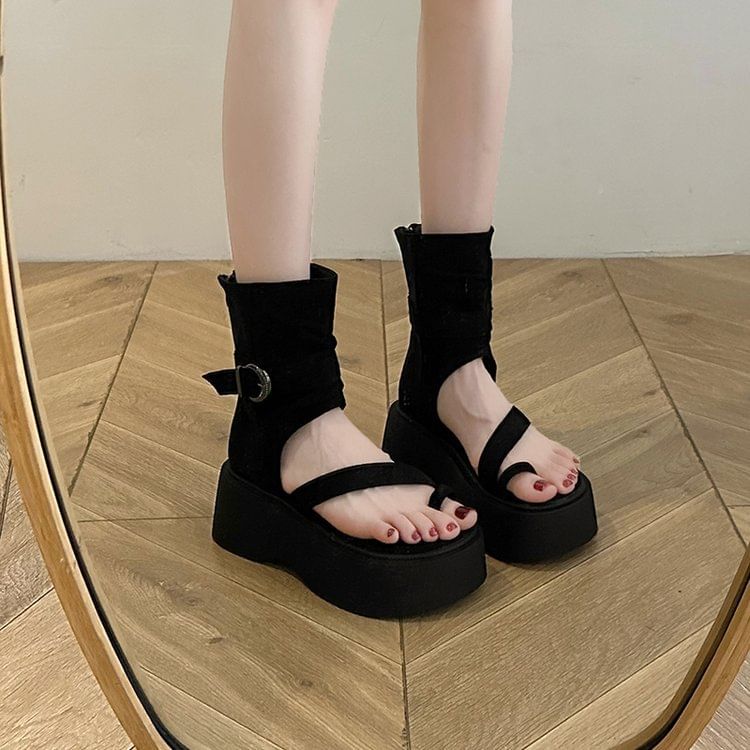 Toe Loop Platform Sandals
