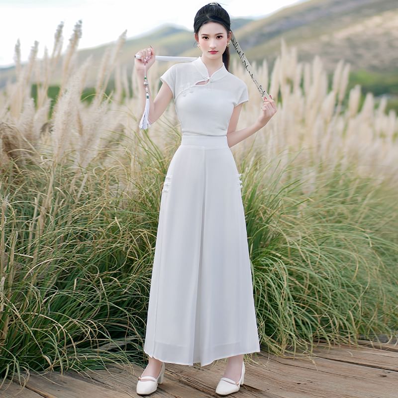 Traditional Chinese Short-Sleeve Stand Collar Plain Cutout Frog Buttoned Top / High Waist Cropped Culottes / Set