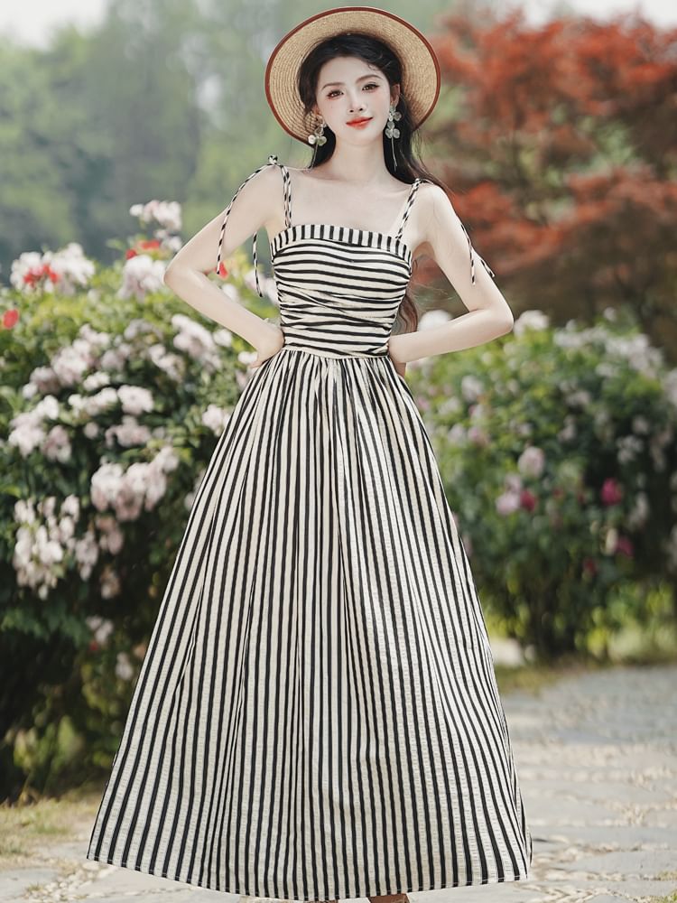 Set: Tie Shoulder Striped Ruched Maxi A