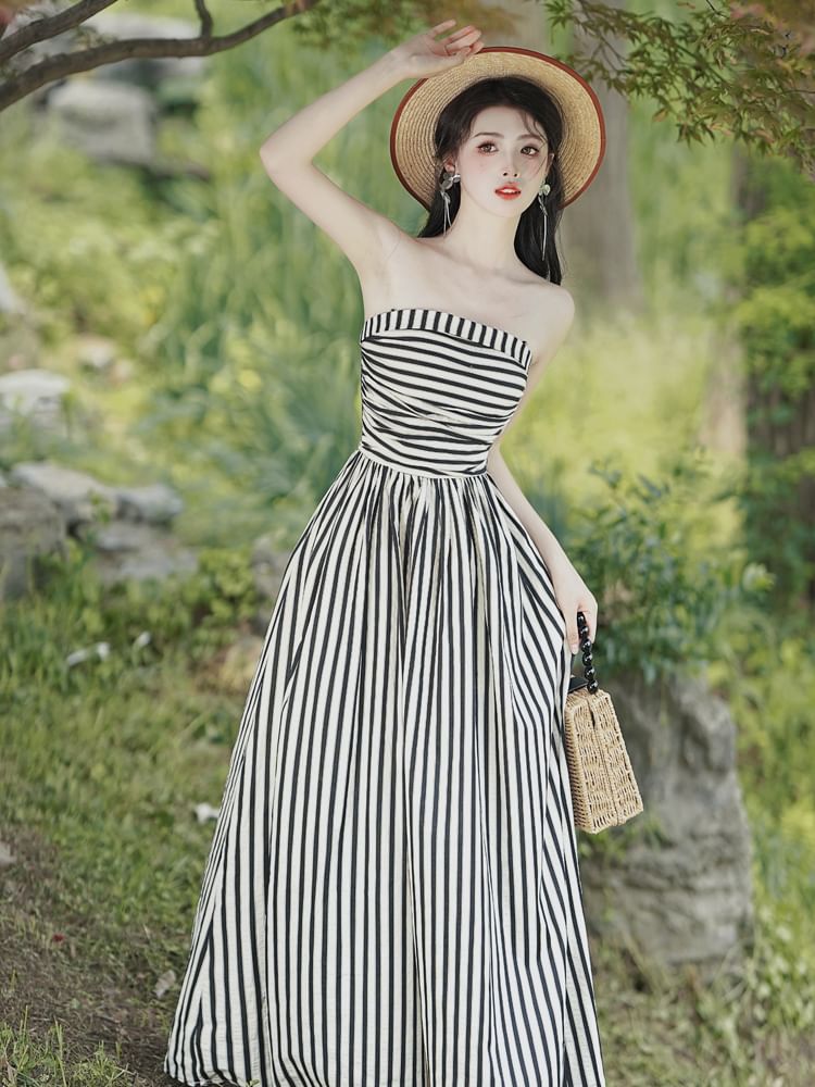 Set: Tie Shoulder Striped Ruched Maxi A