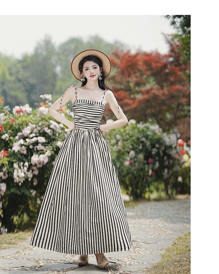 Set: Tie Shoulder Striped Ruched Maxi A