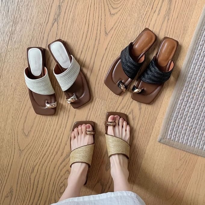 Straw Toe Loop Sandals