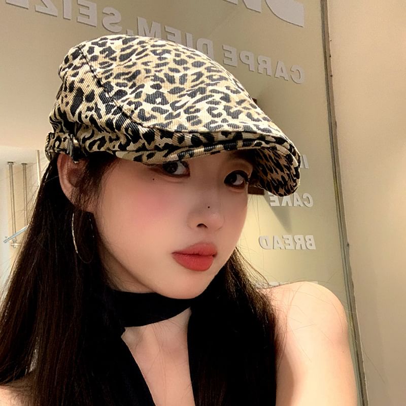 Cap Leopard Flat Print