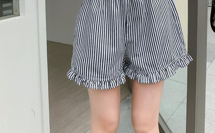 Short à taille haute à jambes larges et à rayures