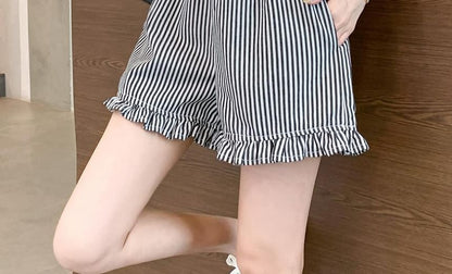 Short à taille haute à jambes larges et à rayures