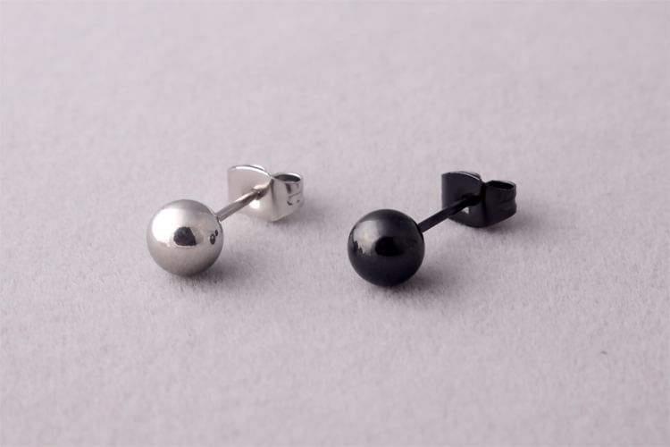 Clous d'oreilles boule