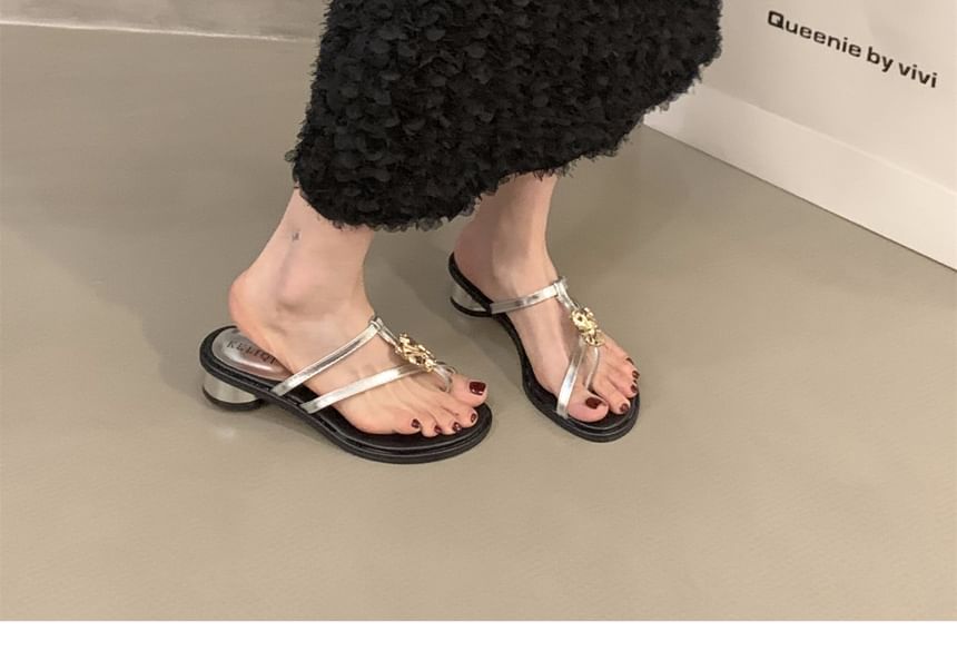 Round Heel Thong Sandals