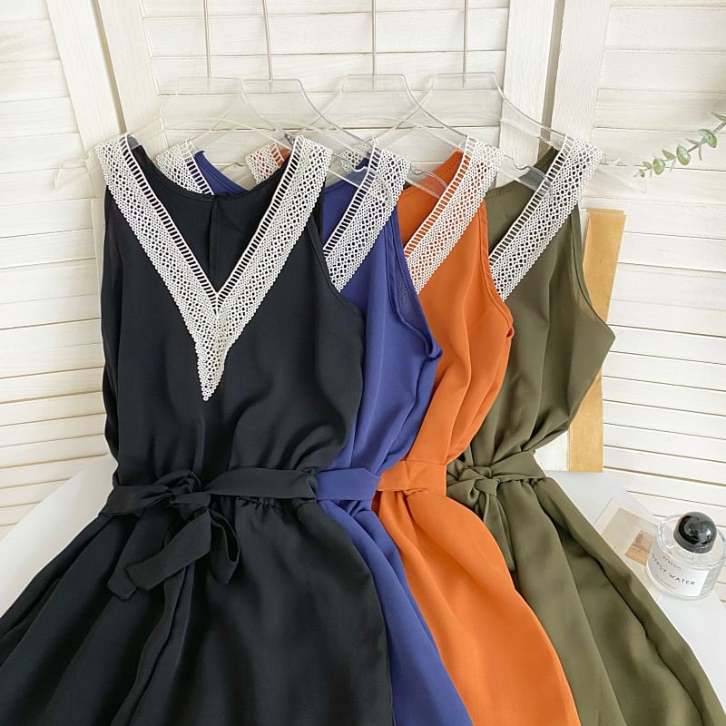 Sleeveless V-Neck Tie-Waist Panel Romper