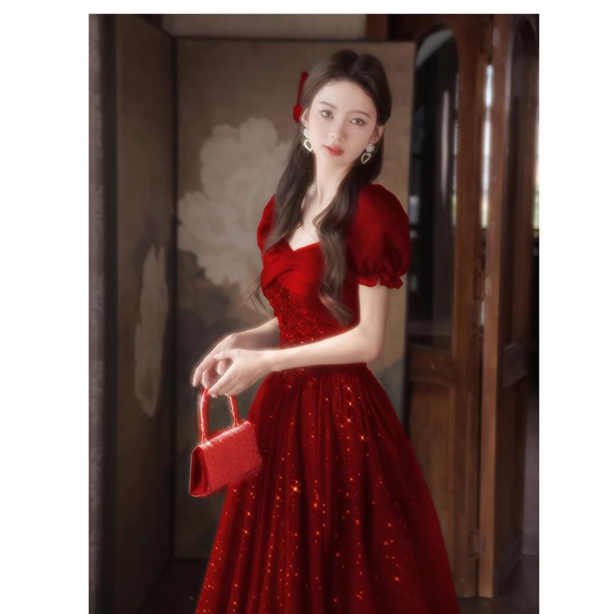 Short-Sleeve Sweetheart Neckline Sequin Mesh A-Line Evening Gown