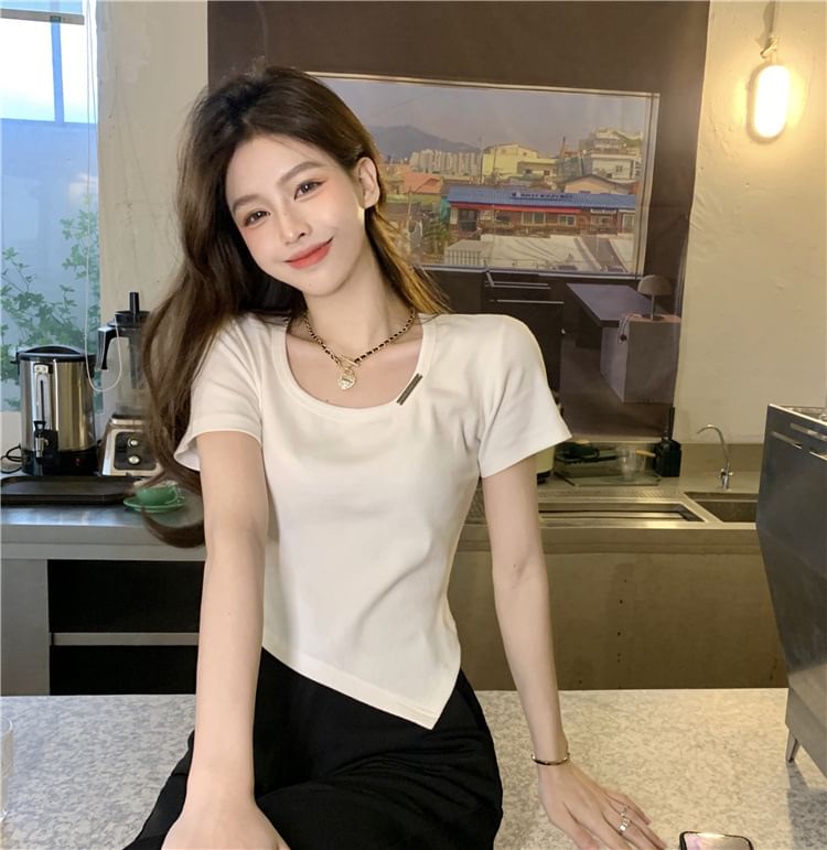 Short-Sleeve Crew Neck Plain Asymmetrical Tee