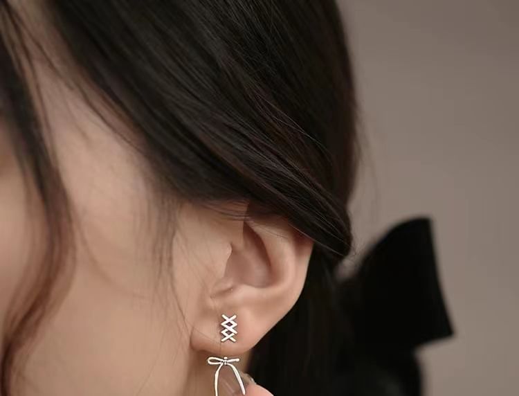 Sterling Silver Ribbon Stud Earring