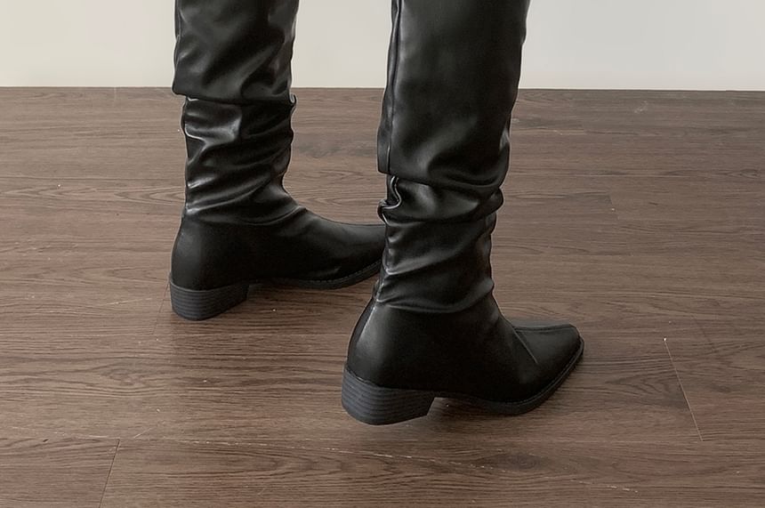 Spitze hohe Stiefel aus Kunstleder