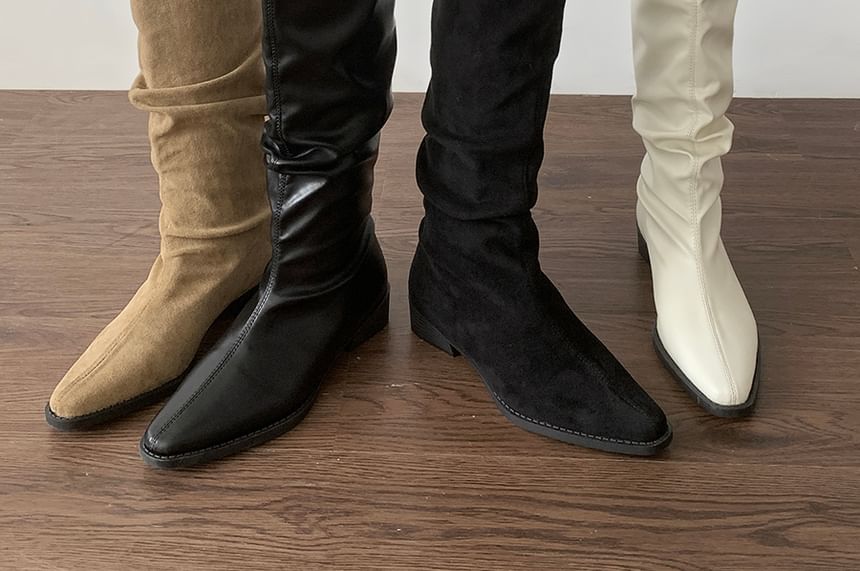 Bottes hautes pointues en similicuir