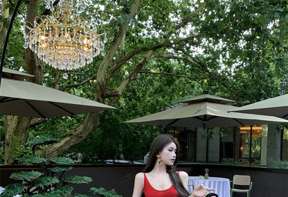 Ärmelloses, figurbetontes Maxikleid mit U-Ausschnitt und Bindeband