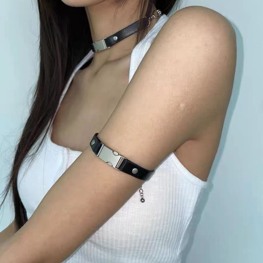 Faux Leather Buckled Choker / Bracelet