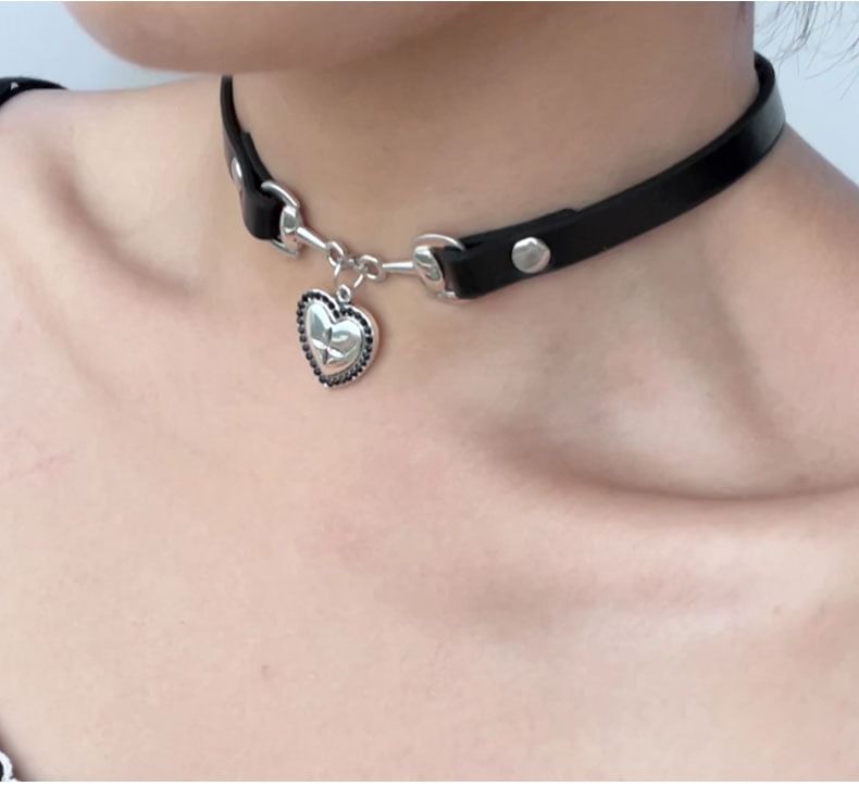 Heart Pendant Faux Leather Choker