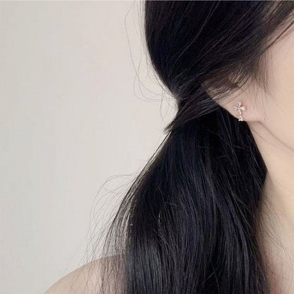 Ohrstecker Kreuz aus 925er Sterlingsilber mit Strasssteinen