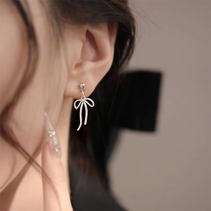 Boucles d'oreilles pendantes asymétriques en argent sterling 925 avec nœud