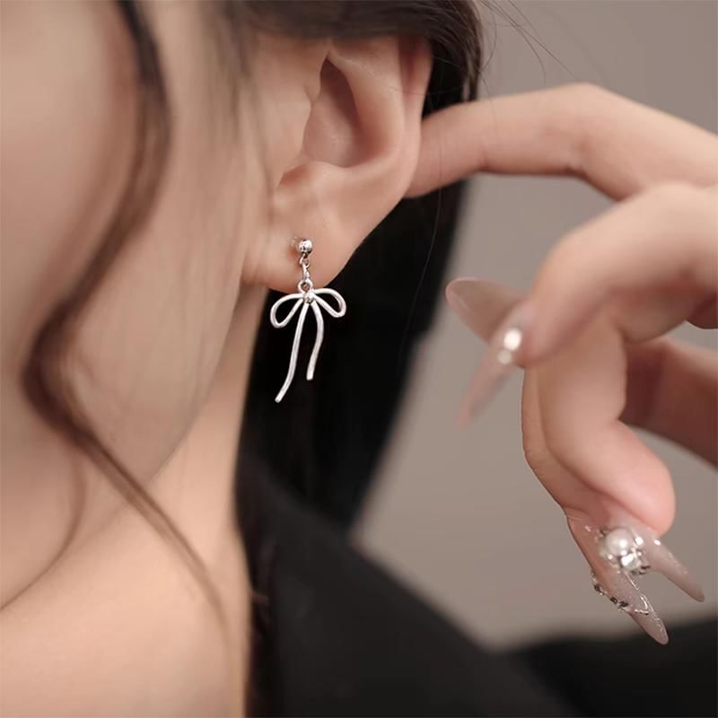 Boucles d'oreilles pendantes asymétriques en argent sterling 925 avec nœud