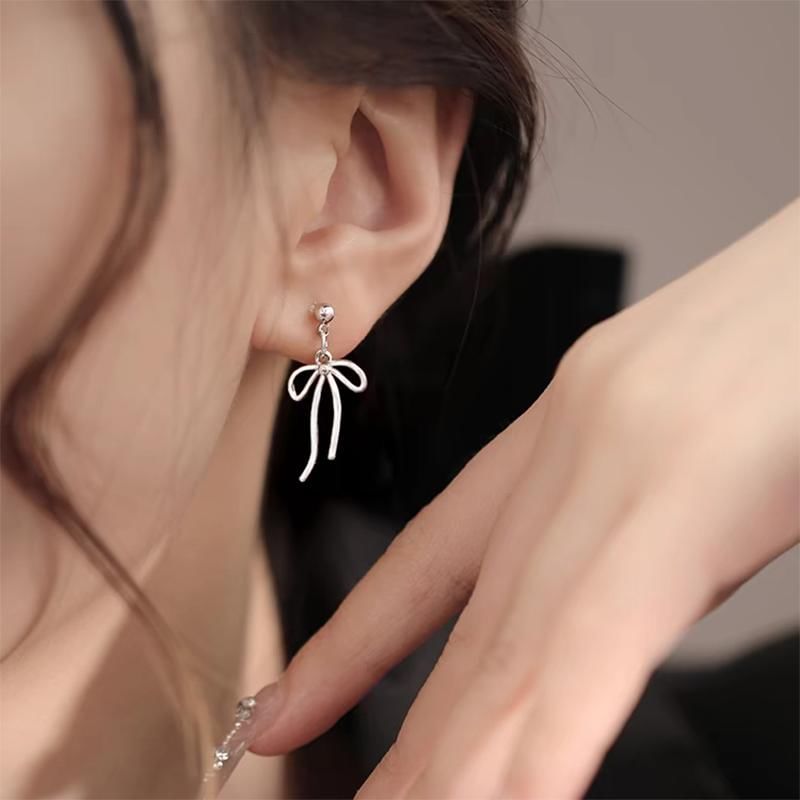 Boucles d'oreilles pendantes asymétriques en argent sterling 925 avec nœud