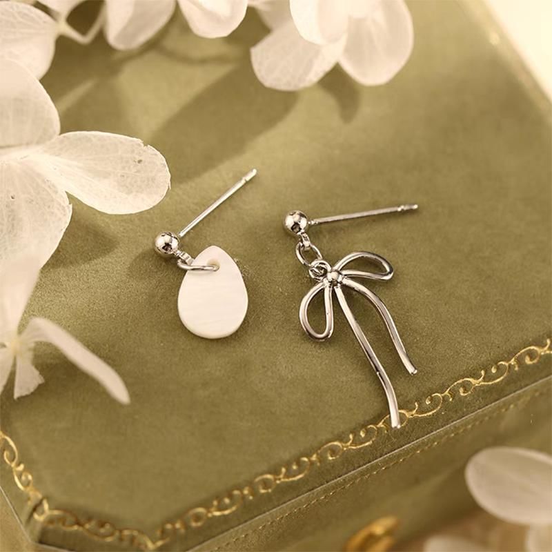 Boucles d'oreilles pendantes asymétriques en argent sterling 925 avec nœud