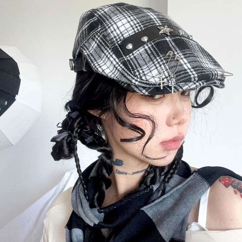 Plaid Pin Accent Newsboy Cap