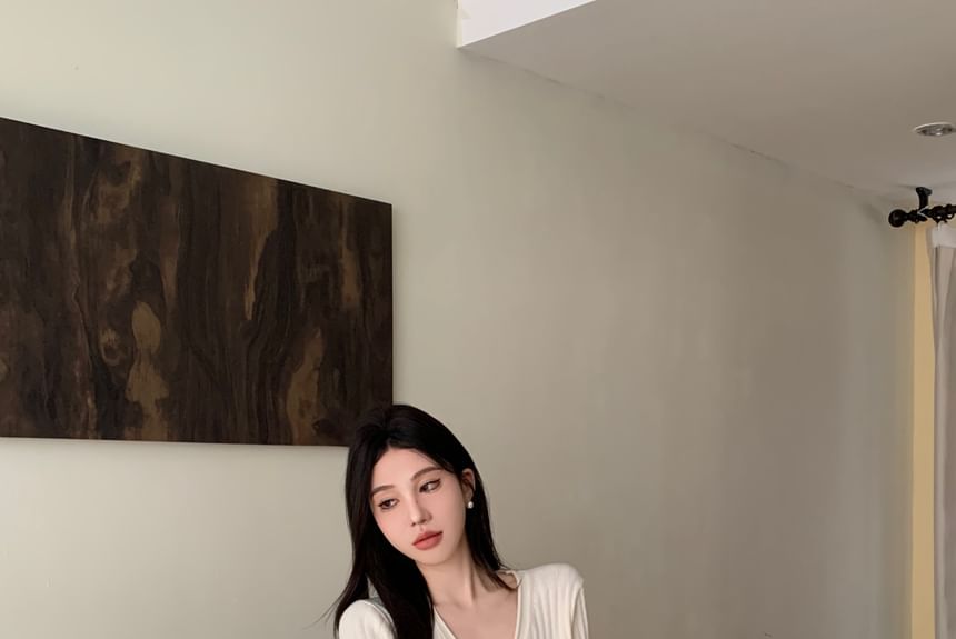 V-Neck Ribbed Cardigan & High Waist Pleated Skirt