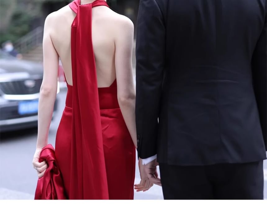 Halter Plain Ruched Satin Sheath Evening Gown