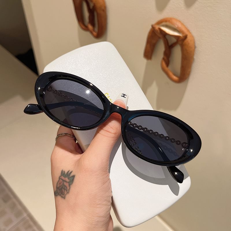 Oval Plastic Sunglasses
