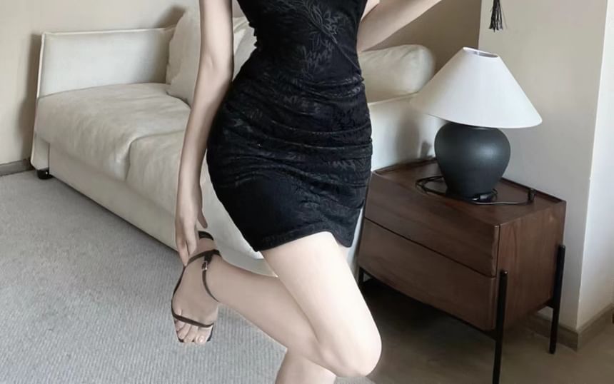 Sleeveless Halter Jacquard Mini Qipao