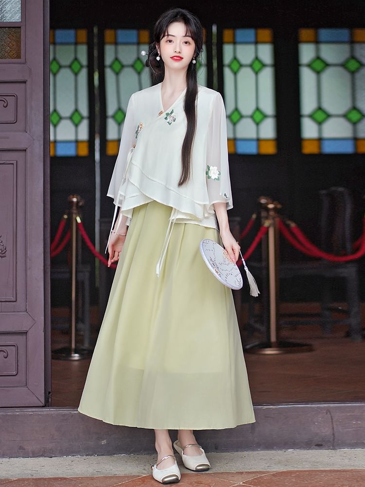 3/4-Sleeve V-Neck Embroidered Top / High Waist Maxi A-Line Skirt