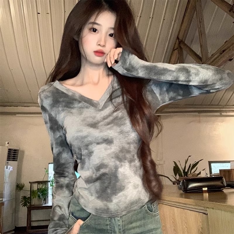 Long-Sleeve V-Neck Tie Dye T-Shirt