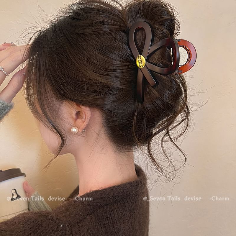 Cutout Hair Claw