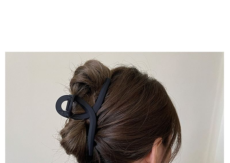 Cutout Hair Claw