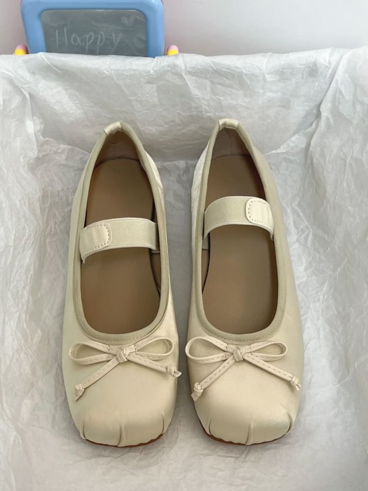 Plain Bow Accent Mary Jane Flats