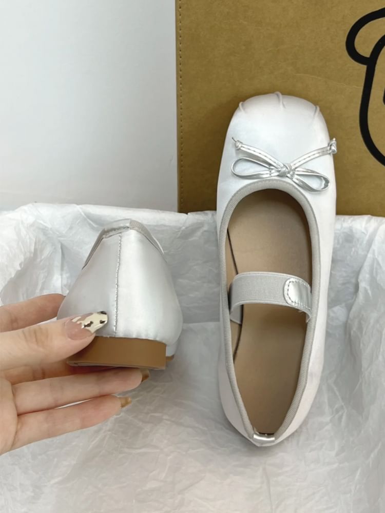 Plain Bow Accent Mary Jane Flats