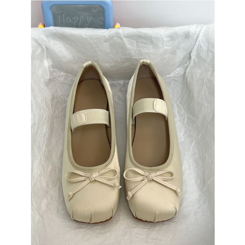 Plain Bow Accent Mary Jane Flats