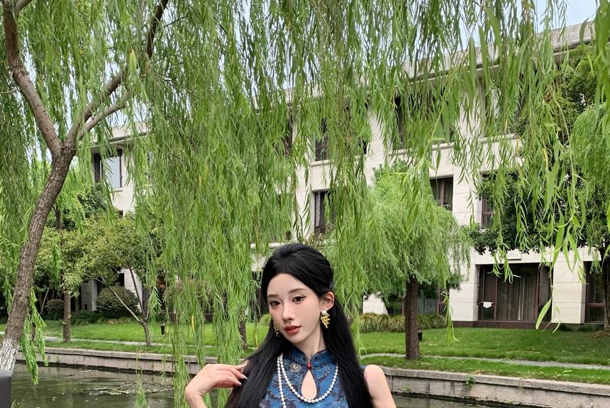 Sleeveless Floral Print Keyhole Maxi Sheath Qipao / Plain Fringe Shawl