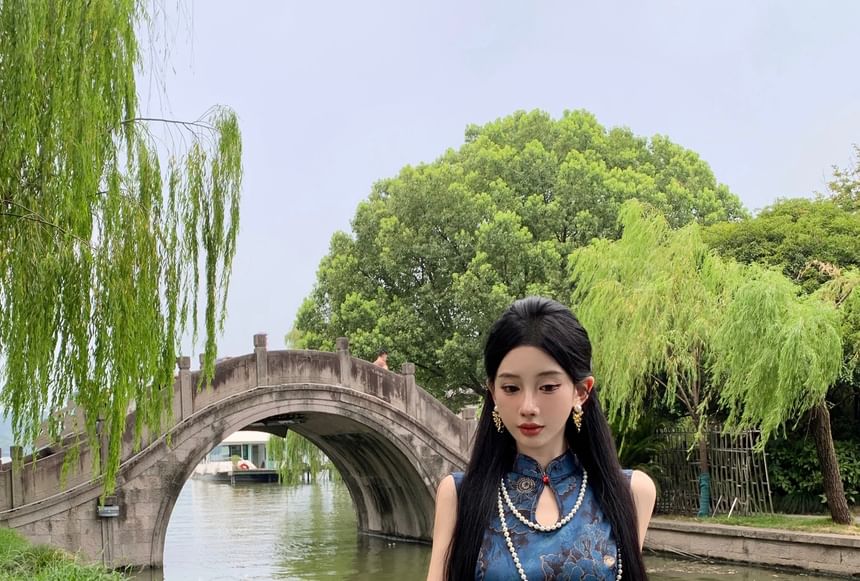Sleeveless Floral Print Keyhole Maxi Sheath Qipao / Plain Fringe Shawl